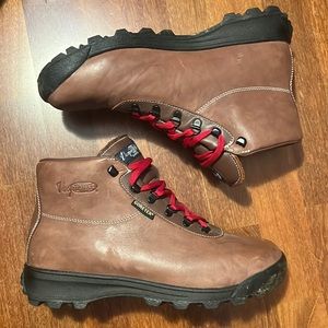 Men’s Vasque Sundowner GTX boots - practically new!